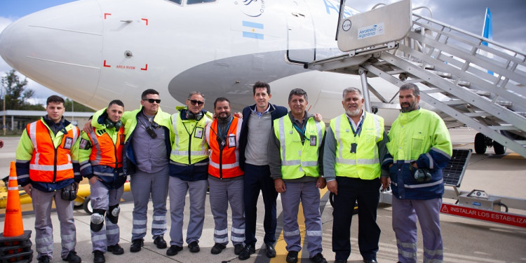 Aerolíneas Argentinas presenta su primer avión para meterse en el transporte de cargas