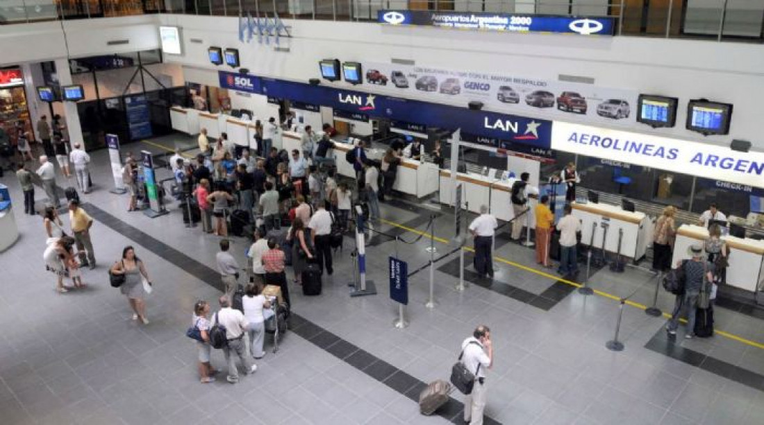 El aeropuerto está paralizado por falta de camiones hidrantes