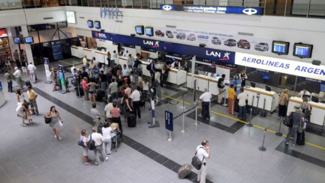 imagen El aeropuerto está paralizado por falta de camiones hidrantes