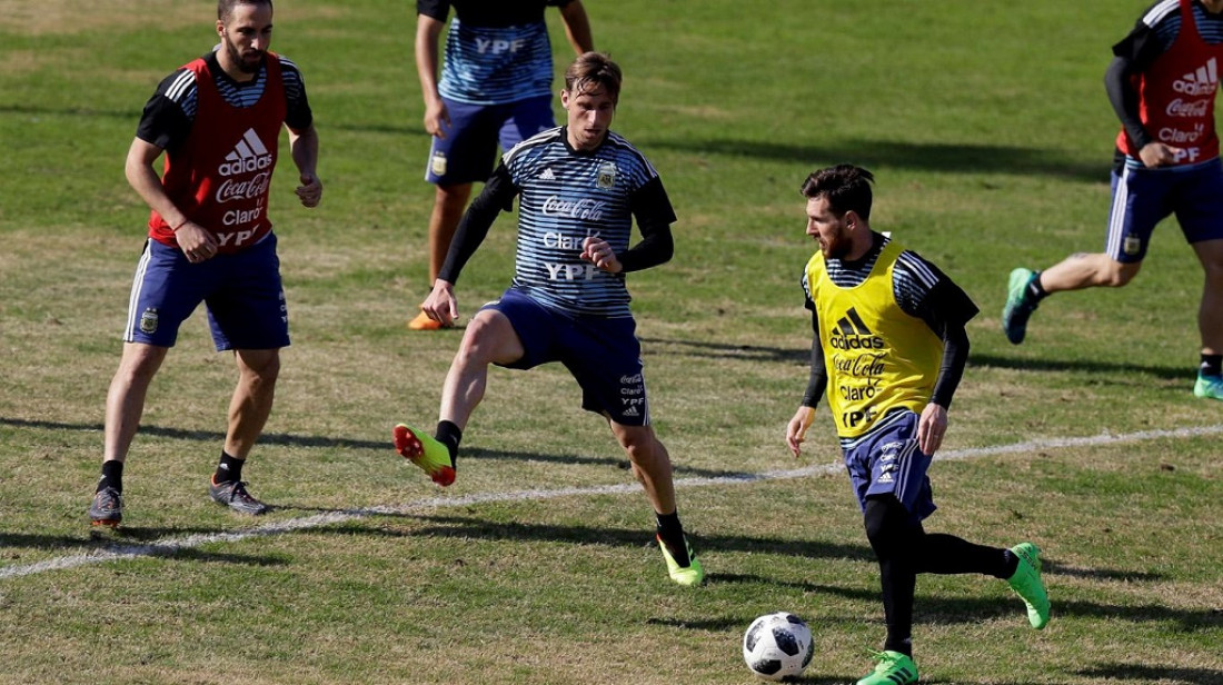 Buena nueva para la selección: Otamendi y Acuña no están lesionados