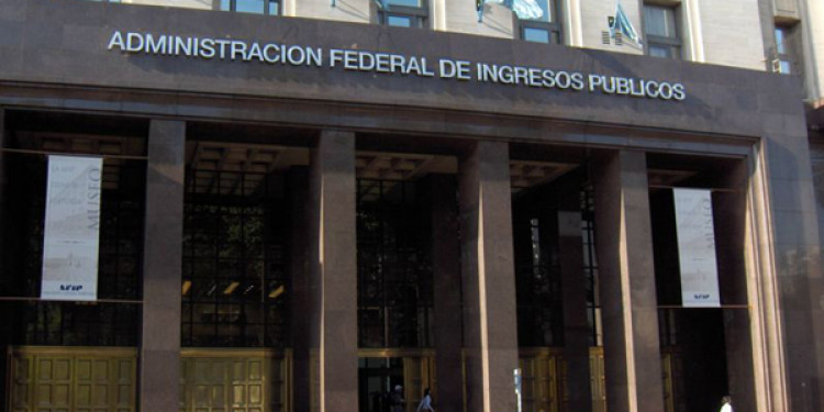 Ponen algunas restricciones a la compra de dólares