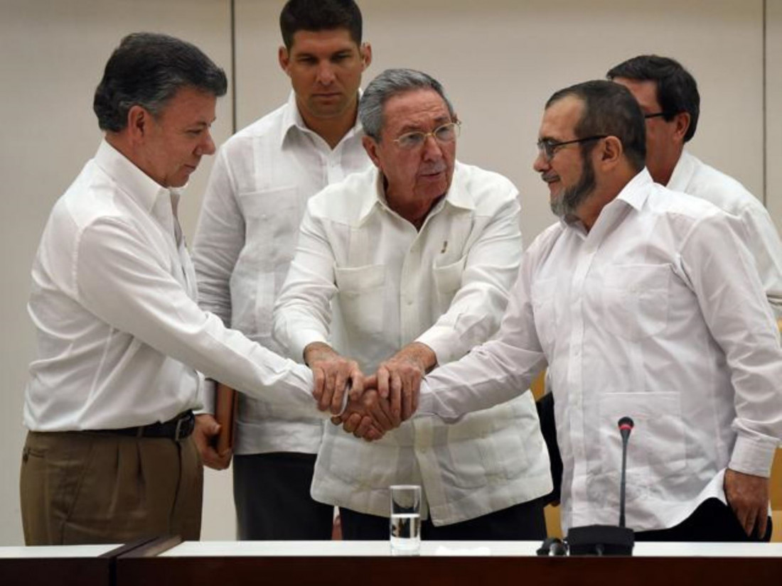 Colombia indulta a 30 miembros de las FARC