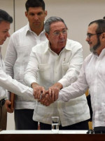 Colombia indulta a 30 miembros de las FARC