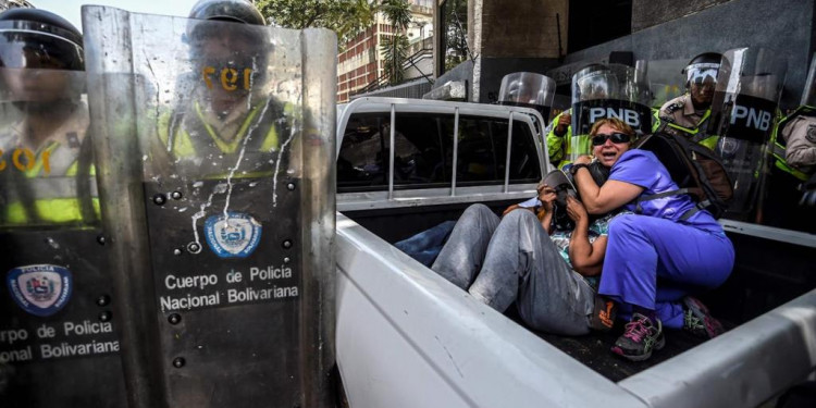 Venezuela: fuerte represión a una protesta de la oposición