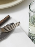 Buscan obligar a los restaurantes de Mendoza a servir agua gratis