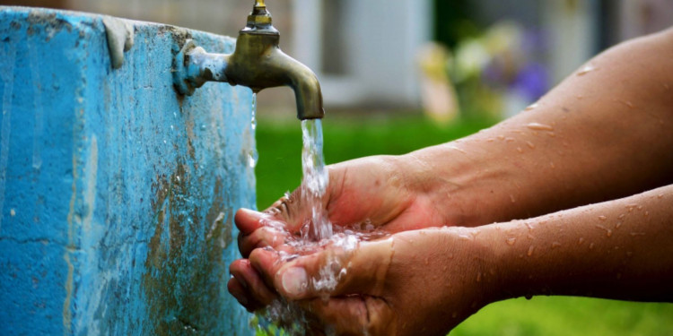 Una de cada tres escuelas del mundo no tiene agua potable