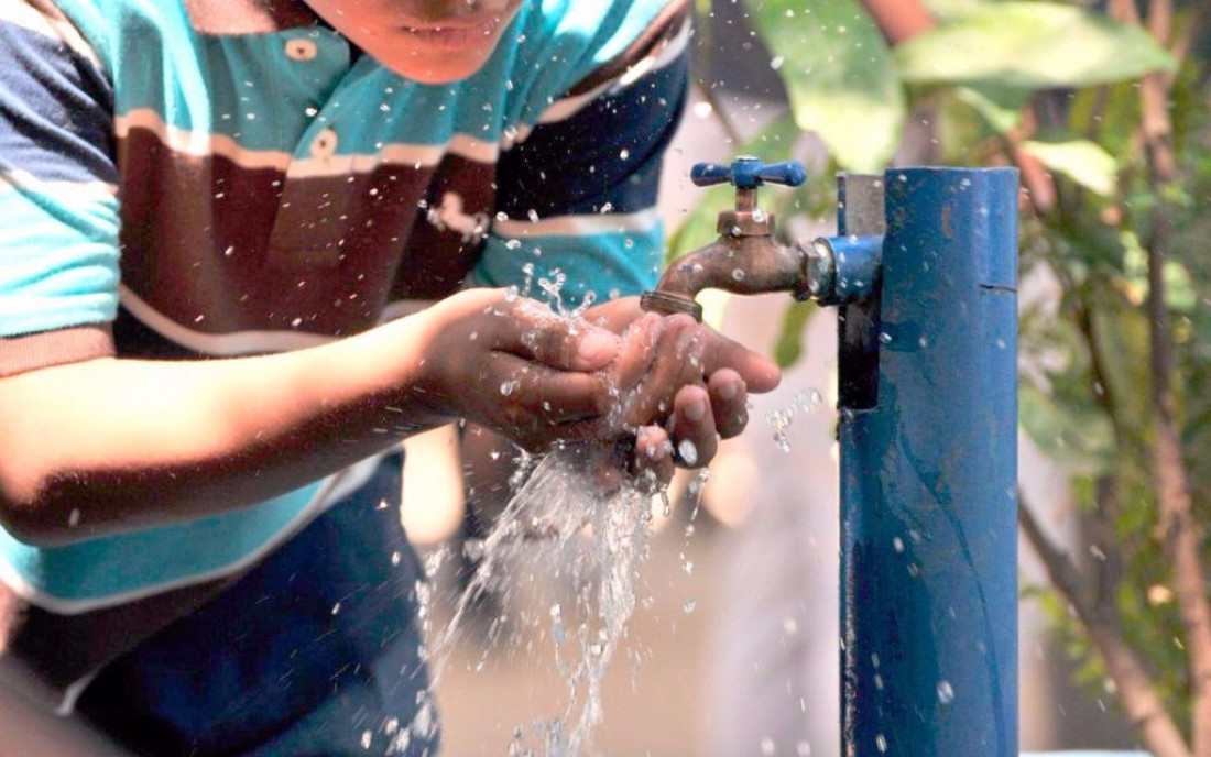 Casi 10 millones de argentinos no tienen acceso a la red pública de agua