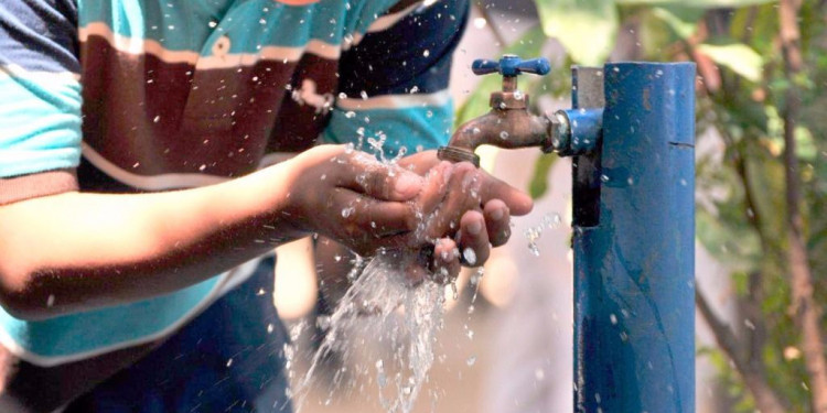 Casi 10 millones de argentinos no tienen acceso a la red pública de agua