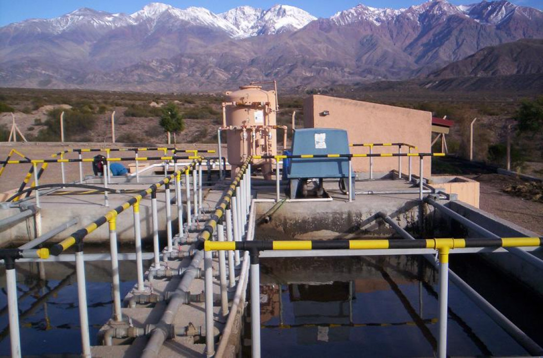 Fundación Universidad Nacional de Cuyo hace posible el servicio de agua en Villa Potrerillos.  