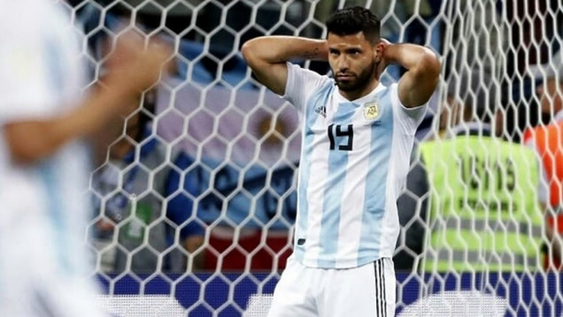 imagen El Kun Agüero "fusiló" a Sampaoli