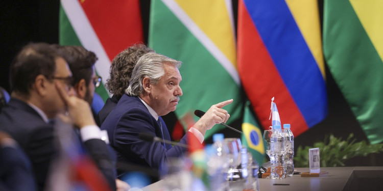 "Tenemos que estar más unidos que nunca", dijo Fernández a sus pares del Mercosur
