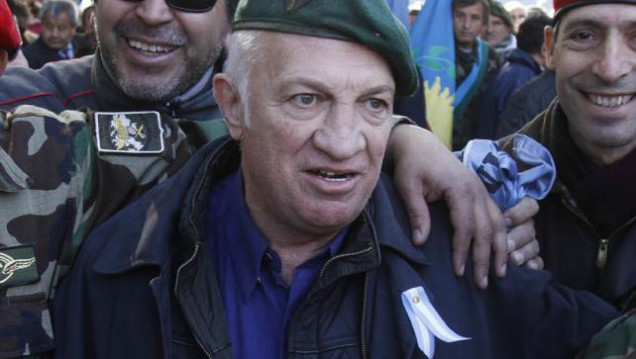 imagen Aldo Rico: Macri habló de "reencuentro" y excombatientes rechazaron su presencia