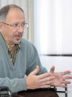 En la medida que la familia se aleja de la escuela, crece la violencia