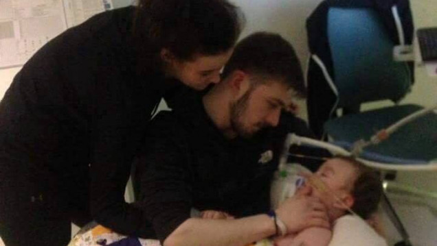 imagen Reino Unido: pese a la negativa de los padres, deciden desconectar a un niño con una rara dolencia