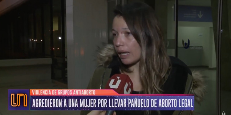 Agredieron físicamente a una mujer por apoyar el aborto legal