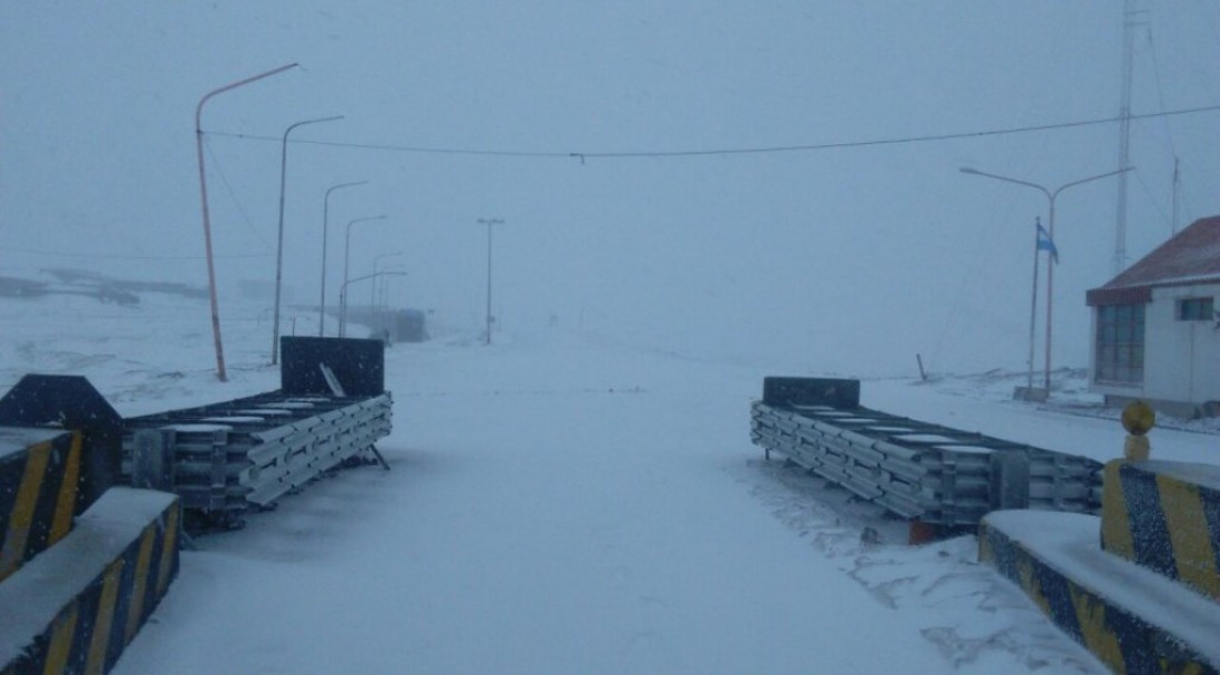 Alta montaña: hay 750 camiones varados y volverían las nevadas