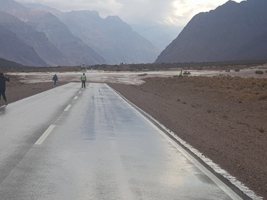 Comienzan a bajar los varados por el alud