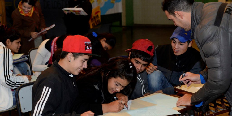 Más de 33 mil chicos van a clases de apoyo en Mendoza