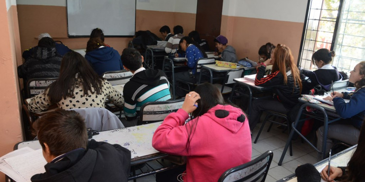 Más de 30 mil alumnos de Mendoza no saben si podrán pasar de año