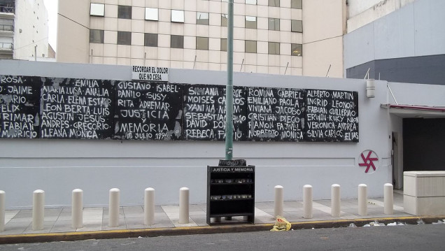 imagen Causa AMIA: senadores promueven una ley de juicio en ausencia