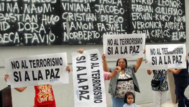 imagen Cristina participa del acto por la AMIA