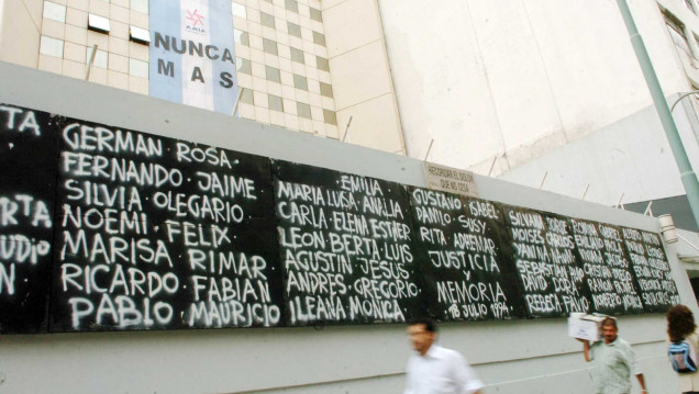 imagen Menem, acusado por encubrimiento, verá el juicio por videoconferencia