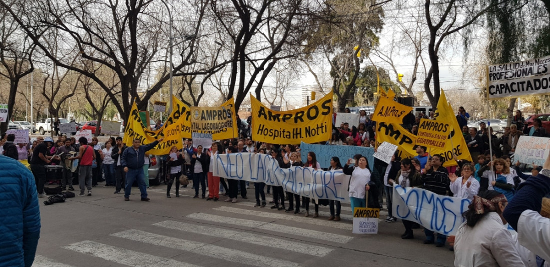 Paro y movilización de gremios estatales de Mendoza en reclamo de mejoras salariales