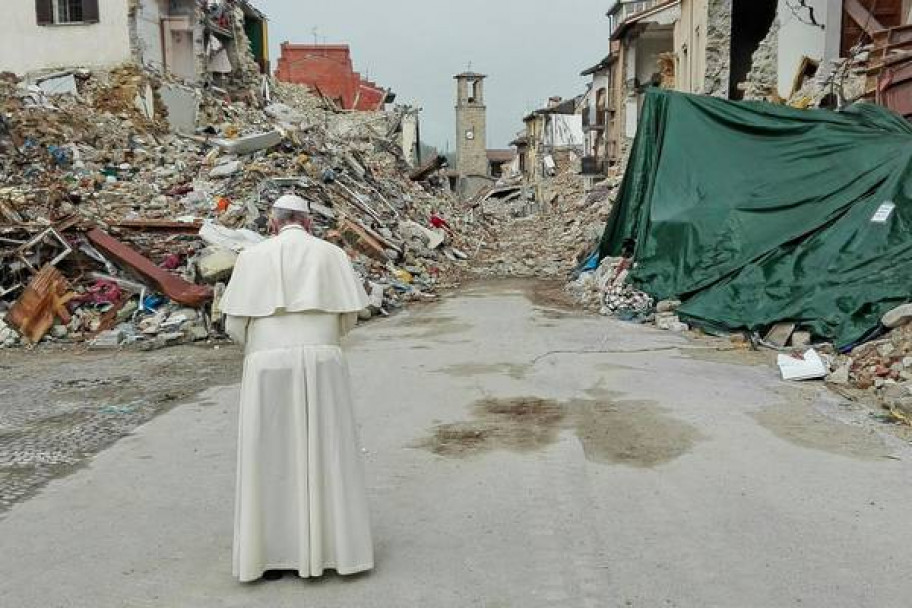 imagen Francisco apoyó a los sobrevivientes del terremoto en Amatrice 