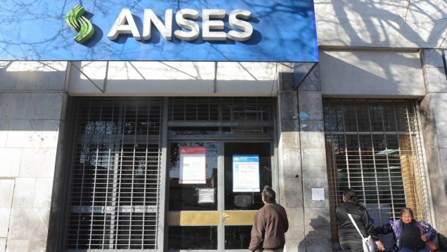 imagen Por el paro, adelantan el pago de jubilaciones y pensiones