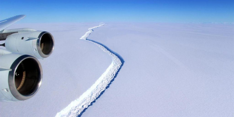 Antártida: se desprendió el mayor iceberg de la historia
