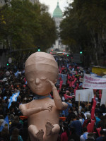 Multitudinaria marcha contra la legalización del aborto en todo el país