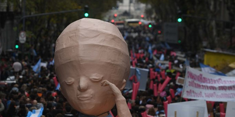 Multitudinaria marcha contra la legalización del aborto en todo el país