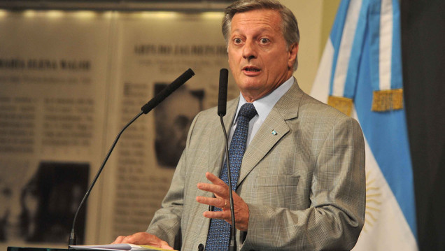 imagen El Gobierno intentó explicar por qué la nafta aumenta pese a la baja del petróleo