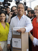 Votó Scioli con "profunda emoción y gratitud" 