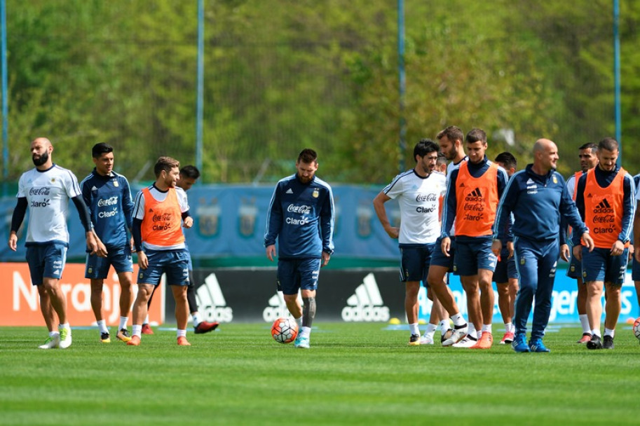 imagen Todo lo que hay que saber de Ecuador vs. Argentina: hora, árbitro y posibles formaciones