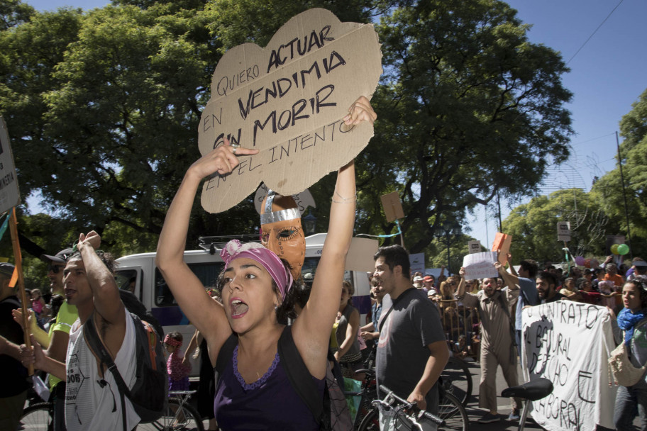 imagen La defensa del agua, de la educación y de la ciencia se colaron en la previa del Carrusel