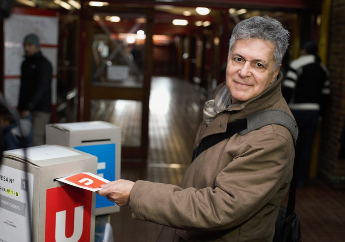 Andrés Asarchuk, el primer candidato en votar