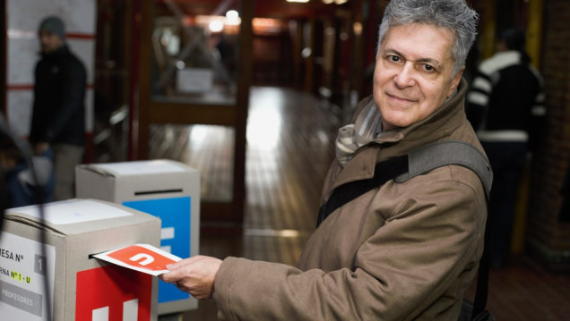 imagen Andrés Asarchuk, el primer candidato en votar