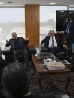 Los tres poderes de Brasil condenaron los "actos terroristas" en la capital y hubo más de mil detenciones