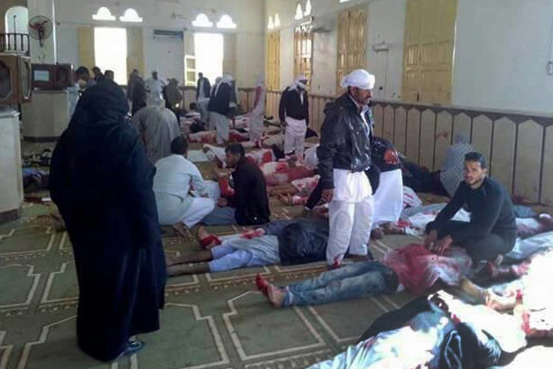 Ataque contra una mezquita en el Sinaí egipcio deja 235 muertos