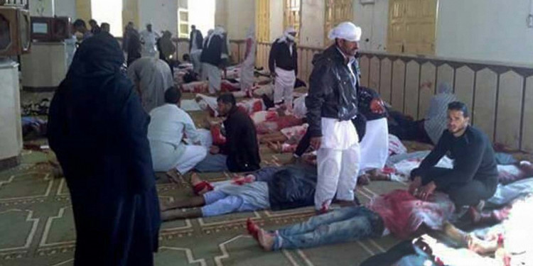 Ataque contra una mezquita en el Sinaí egipcio deja 235 muertos