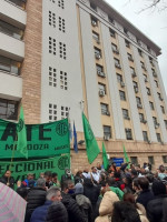 El Gobierno provincial decidió reabrir las paritarias con los gremios