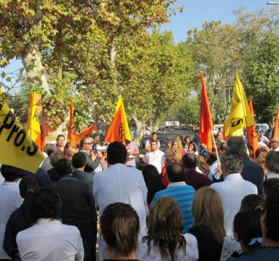 Gremios estatales continúan en alerta hasta el cierre de las paritarias