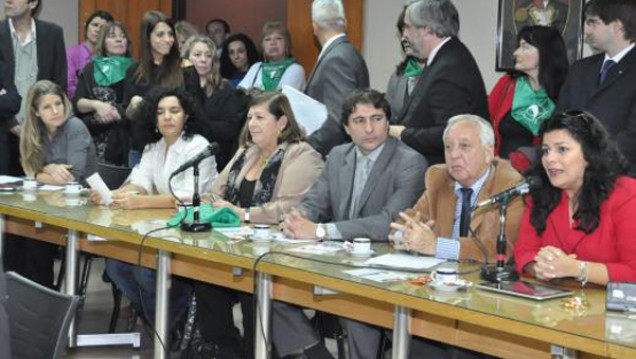 imagen Aborto: marchas y contra marcha en el dictamen para la despenalización del aborto