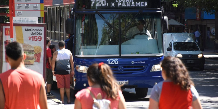 Desde este jueves, el pasaje de micro en Mendoza es más caro