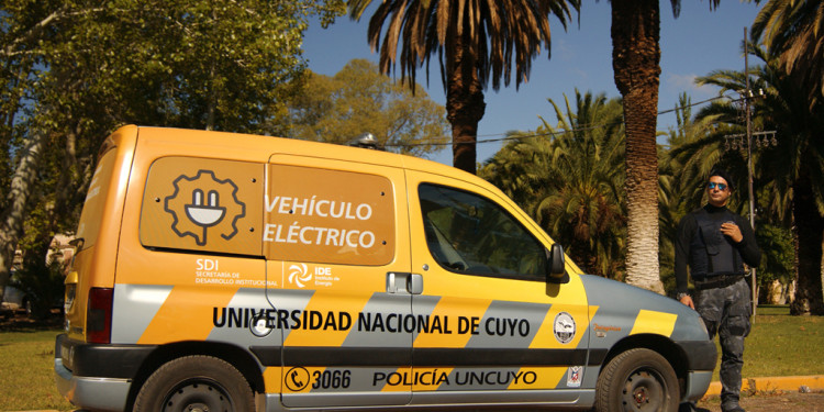 La UNCuyo convirtió un auto común en un vehículo eléctrico 