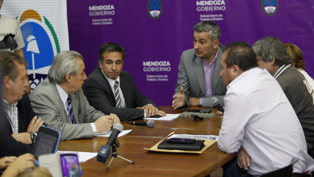 imagen Negociación dividida para la paritaria en Salud