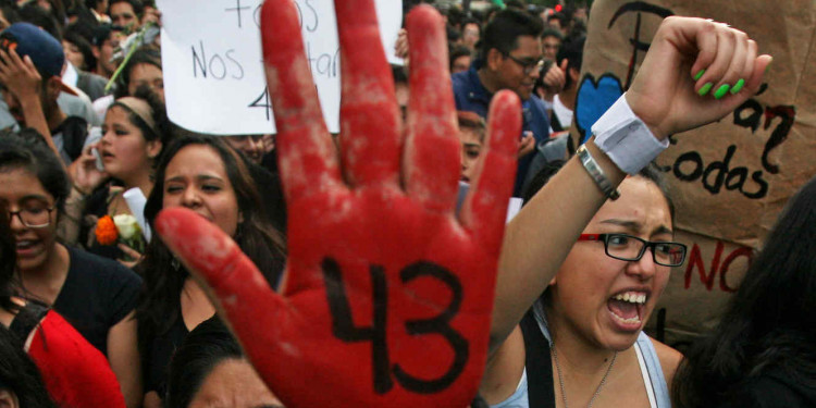 Los 43 de Ayotzinapa: forenses argentinos desmienten versión oficial