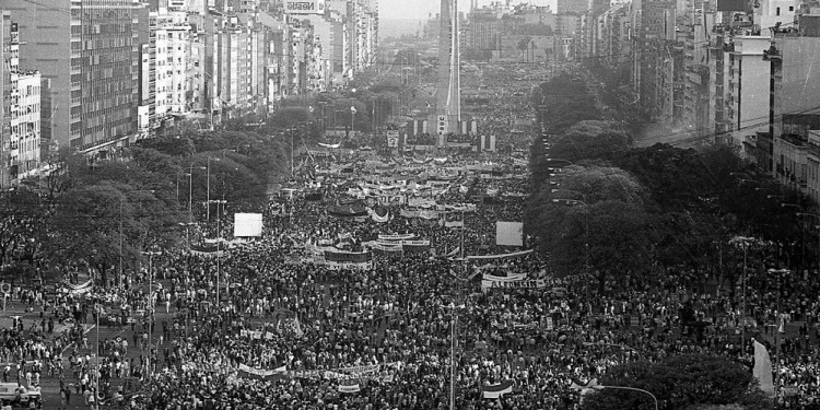 Un recorrido por las políticas de derechos humanos que sostienen la democracia hace 42 años