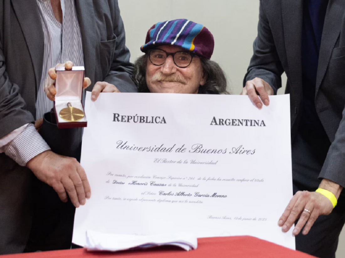 "Desde hoy pasaré a llamarme Dr. Charly García" 